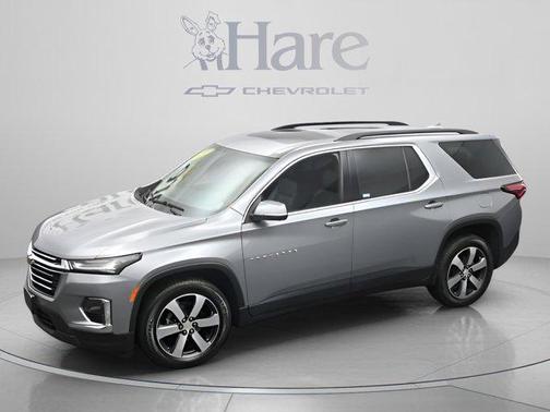 Sterling Gray Metallic 2023 Chevrolet Traverse LT Leather