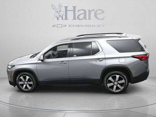 Sterling Gray Metallic 2023 Chevrolet Traverse LT Leather