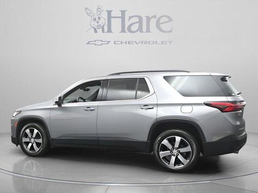 Sterling Gray Metallic 2023 Chevrolet Traverse LT Leather