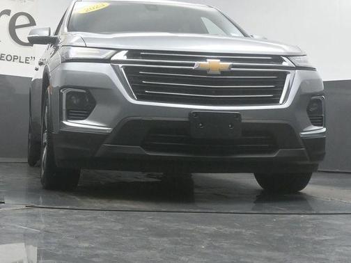 Sterling Gray Metallic 2023 Chevrolet Traverse LT Leather