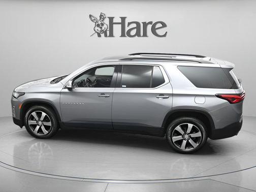 Sterling Gray Metallic 2023 Chevrolet Traverse LT Leather