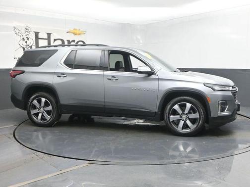 Sterling Gray Metallic 2023 Chevrolet Traverse LT Leather