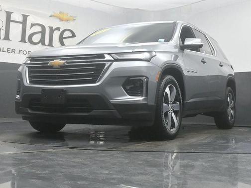 Sterling Gray Metallic 2023 Chevrolet Traverse LT Leather