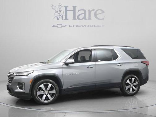 Sterling Gray Metallic 2023 Chevrolet Traverse LT Leather