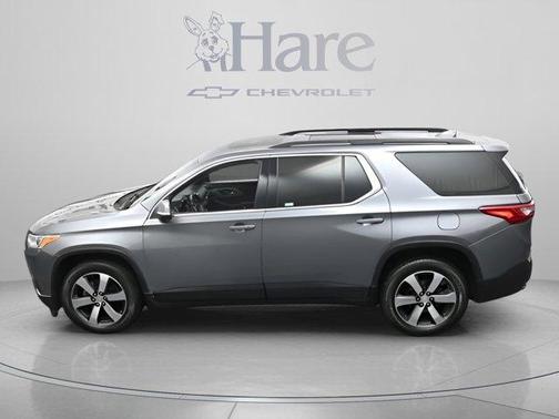 Satin Steel Metallic 2021 Chevrolet Traverse LT Leather