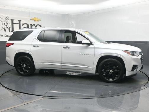 Iridescent Pearl Tricoat 2018 Chevrolet Traverse Premier