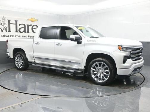Iridescent Pearl Tricoat 2023 Chevrolet Silverado 1500 High Country