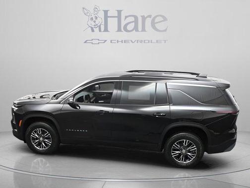 Mosaic Black Metallic 2026 Chevrolet Traverse LT