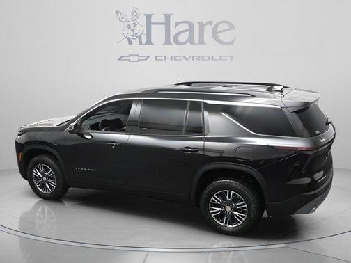 Mosaic Black Metallic 2026 Chevrolet Traverse LT