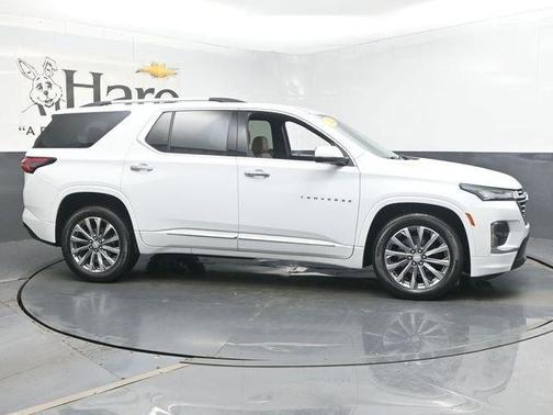 Summit White 2023 Chevrolet Traverse Premier