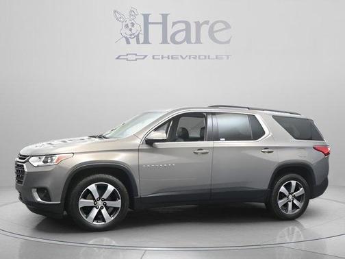 Pepperdust Metallic 2019 Chevrolet Traverse LT Leather