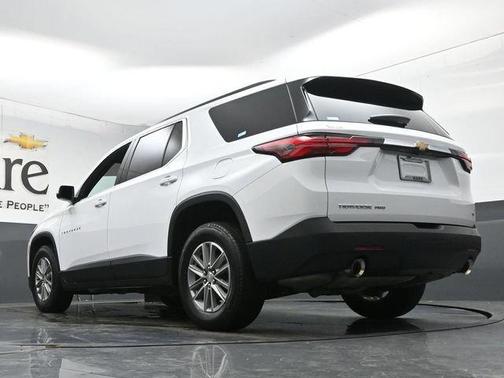Summit White 2022 Chevrolet Traverse LT Cloth