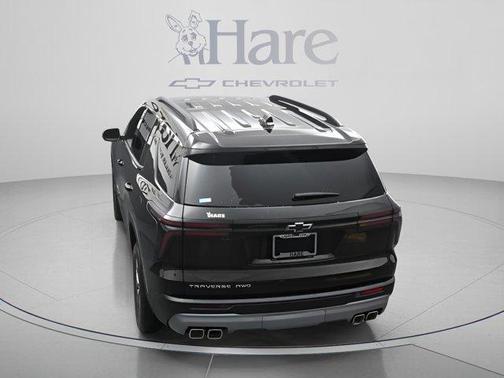 Mosaic Black Metallic 2026 Chevrolet Traverse LT