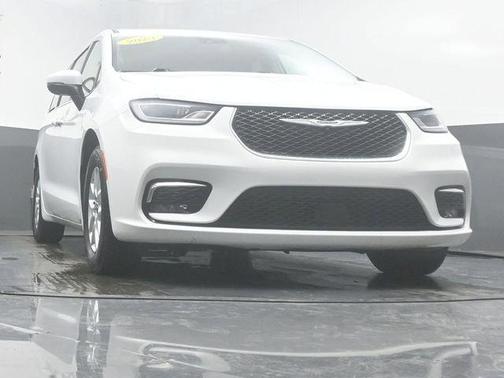 Bright White Clearcoat 2023 Chrysler Pacifica Touring-L