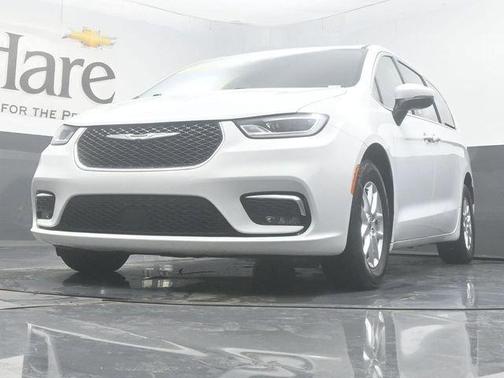 Bright White Clearcoat 2023 Chrysler Pacifica Touring-L