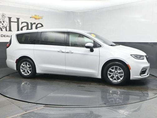 Bright White Clearcoat 2023 Chrysler Pacifica Touring-L