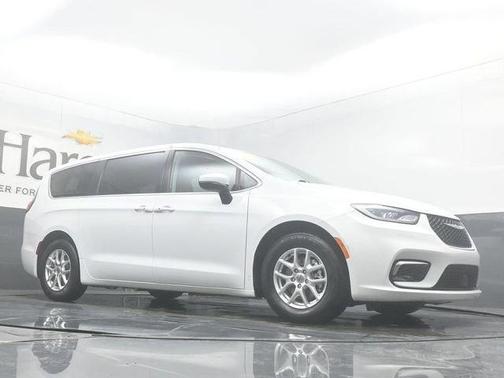 Bright White Clearcoat 2023 Chrysler Pacifica Touring-L