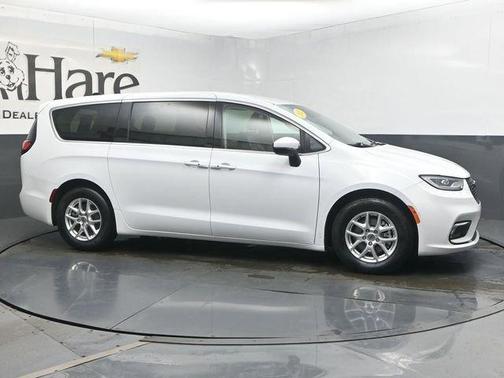 Bright White Clearcoat 2023 Chrysler Pacifica Touring-L