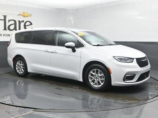 Bright White Clearcoat 2023 Chrysler Pacifica Touring-L