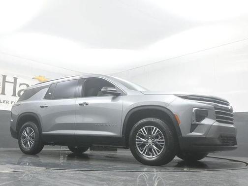 Sterling Gray Metallic 2026 Chevrolet Traverse LT