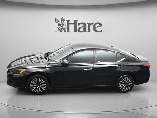 Super Black 2024 Nissan Altima 2.5 SV