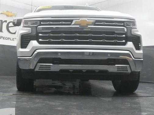 Iridescent Pearl Tricoat 2023 Chevrolet Silverado 1500 LTZ