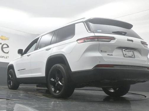 Bright White Clearcoat 2023 Jeep Grand Cherokee L Laredo
