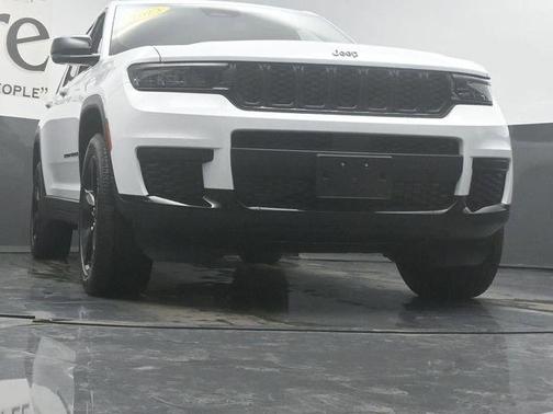 Bright White Clearcoat 2023 Jeep Grand Cherokee L Laredo