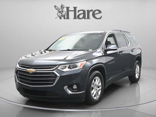Graphite Metallic 2020 Chevrolet Traverse LT Cloth