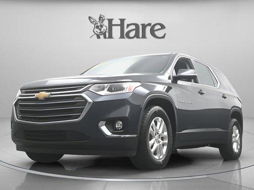 Graphite Metallic 2020 Chevrolet Traverse LT Cloth
