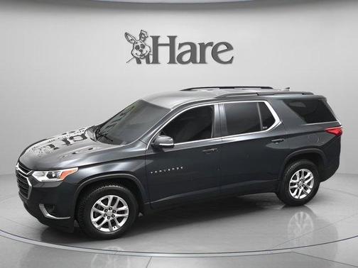 Graphite Metallic 2020 Chevrolet Traverse LT Cloth