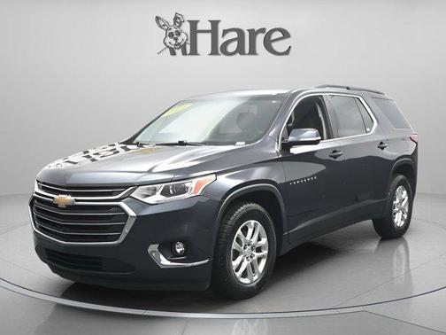 Graphite Metallic 2020 Chevrolet Traverse LT Cloth
