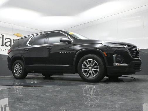 Mosaic Black Metallic 2022 Chevrolet Traverse LT Cloth