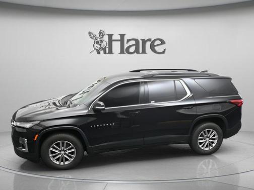 Mosaic Black Metallic 2022 Chevrolet Traverse LT Cloth