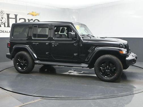 Black Clearcoat 2023 Jeep Wrangler Sahara