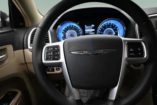 Bright White 2011 Chrysler 300 Limited