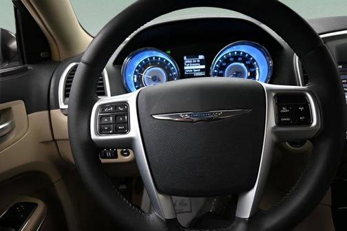 Bright White 2011 Chrysler 300 Limited