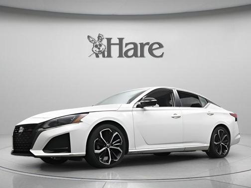 Glacier White 2024 Nissan Altima 2.5 SR