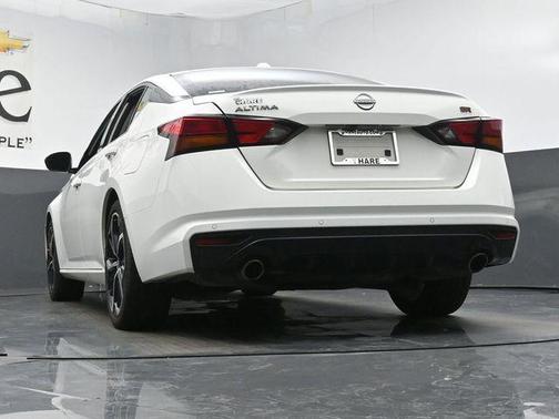 Glacier White 2024 Nissan Altima 2.5 SR