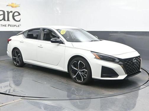 Glacier White 2024 Nissan Altima 2.5 SR