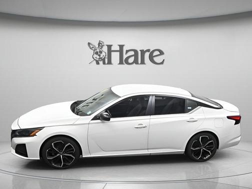 Glacier White 2024 Nissan Altima 2.5 SR