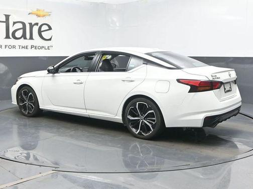 Glacier White 2024 Nissan Altima 2.5 SR