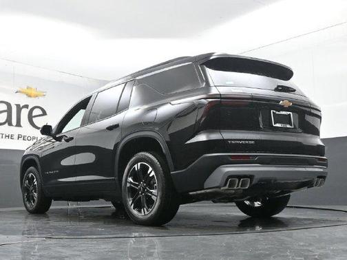 Mosaic Black Metallic 2027 Chevrolet Traverse LT