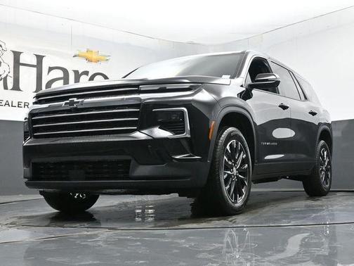Mosaic Black Metallic 2026 Chevrolet Traverse LT