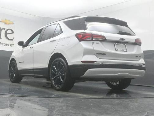 Iridescent Pearl Tricoat 2023 Chevrolet Equinox RS