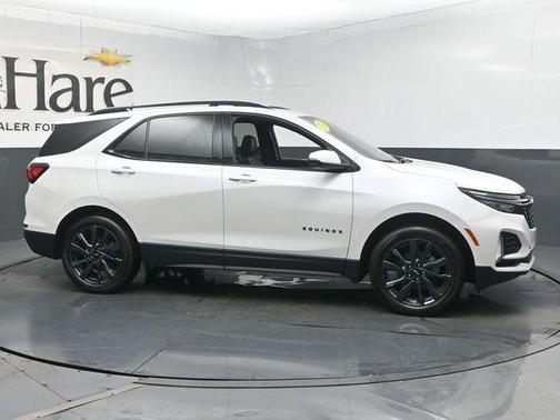 Iridescent Pearl Tricoat 2023 Chevrolet Equinox RS