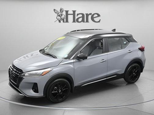 2 Tone Gray / Black 2023 Nissan Kicks SR