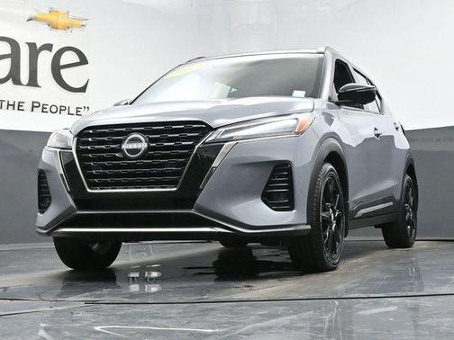 2 Tone Gray / Black 2023 Nissan Kicks SR