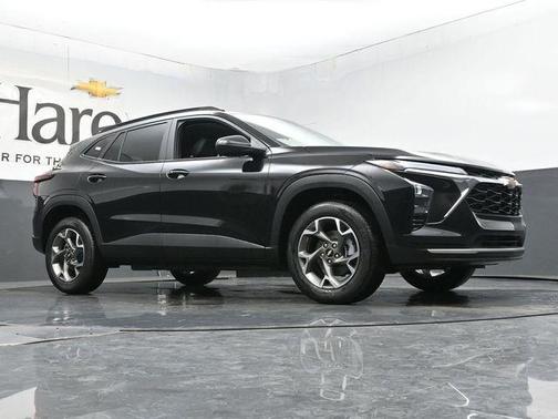 Mosaic Black Metallic 2026 Chevrolet Trax LT