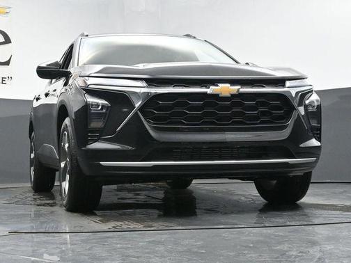 Mosaic Black Metallic 2026 Chevrolet Trax LT